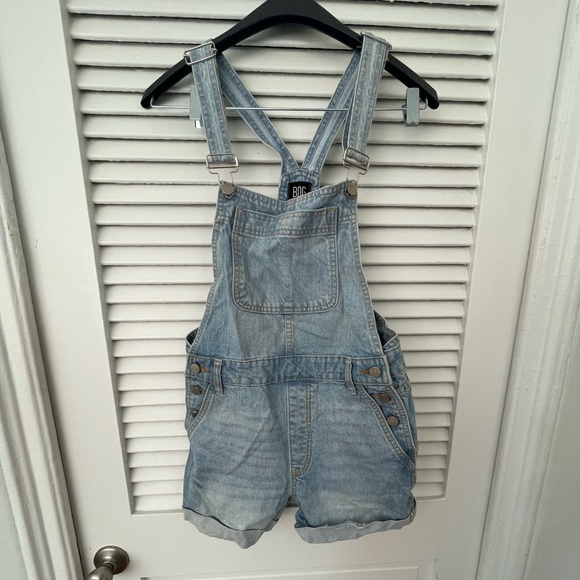 Urban Outfitters BDG Linda Denim Shortall
Overalls 27 - Picture 2 of 4